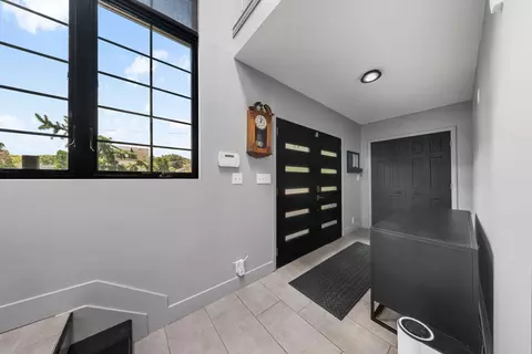 Entry Way - 300 View Pl, Covington, KY 41011 photo 1 of 2