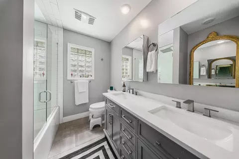 Bath - 300 View Pl, Covington, KY 41011 photo 4 of 6