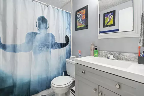 Bath - 24 Hideaway Dr, Covington, KY 41017 photo 1 of 2