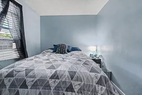 Bedroom - 24 Hideaway Dr, Covington, KY 41017 photo 5 of 8