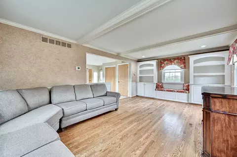 Living - 249 N Ashbrook Cir, Lakeside Park, KY 41017 photo 3 of 3