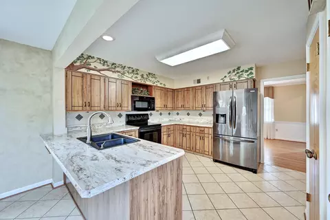 Kitchen - 249 N Ashbrook Cir, Lakeside Park, KY 41017 photo 1 of 2