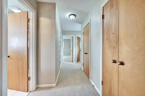 Entry Way - 249 N Ashbrook Cir, Lakeside Park, KY 41017 photo 1 of 1