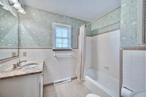 Bath - 249 N Ashbrook Cir, Lakeside Park, KY 41017 photo 4 of 4