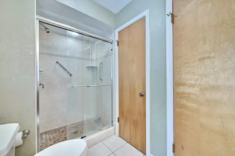 Bath - 249 N Ashbrook Cir, Lakeside Park, KY 41017 photo 3 of 4