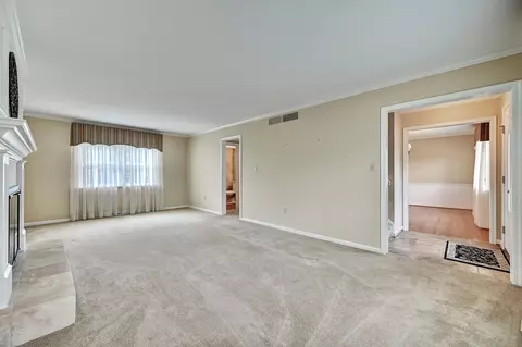 Living - 249 N Ashbrook Cir, Lakeside Park, KY 41017 photo 1 of 3