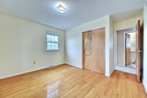 Bedroom - 249 N Ashbrook Cir, Lakeside Park, KY 41017 photo 9 of 10