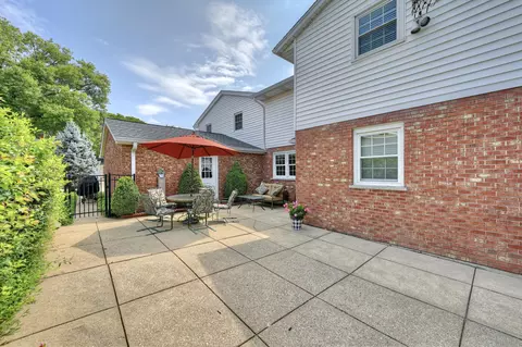 Exterior - 249 N Ashbrook Cir, Lakeside Park, KY 41017 photo 4 of 6