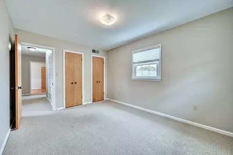 Bedroom - 249 N Ashbrook Cir, Lakeside Park, KY 41017 photo 2 of 10