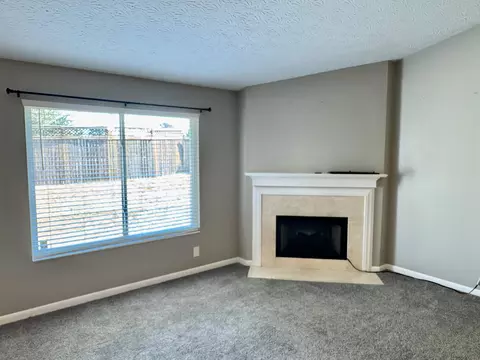 Living - 302 Mendocino Ct #303, Cold Spring, KY 41076 photo 3 of 8