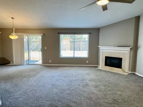 Living - 302 Mendocino Ct #303, Cold Spring, KY 41076 photo 5 of 8