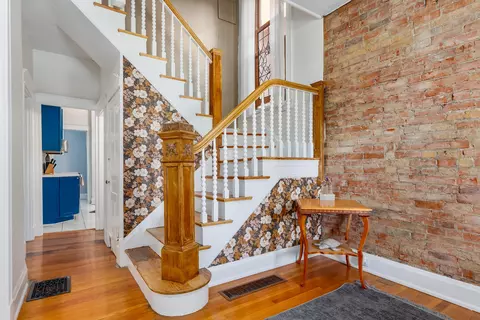 Entry Way - 25 Wallace Ave, Covington, KY 41014 photo 2 of 9