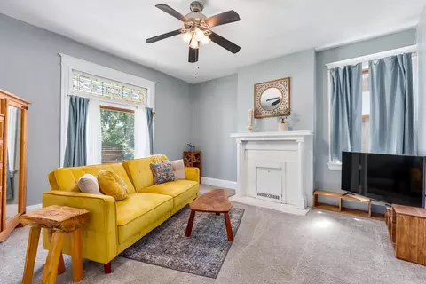 Living - 25 Wallace Ave, Covington, KY 41014 photo 6 of 7