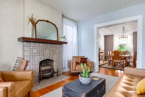 Living - 25 Wallace Ave, Covington, KY 41014 photo 2 of 7