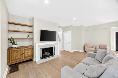 Living - 1014 Jackson Rd, Park Hills, KY 41011 photo 3 of 4