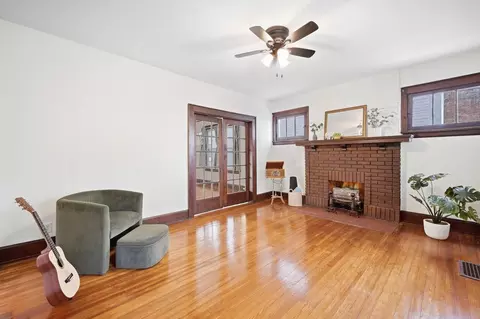 Living - 1308 Holman Ave, Covington, KY 41011 photo 4 of 8