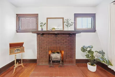 Living - 1308 Holman Ave, Covington, KY 41011 photo 6 of 8