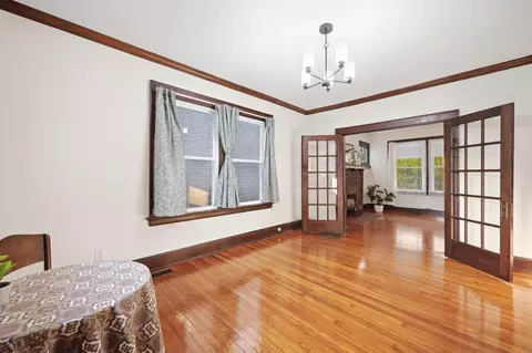 Living - 1308 Holman Ave, Covington, KY 41011 photo 7 of 8