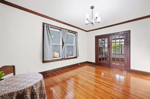 Living - 1308 Holman Ave, Covington, KY 41011 photo 8 of 8
