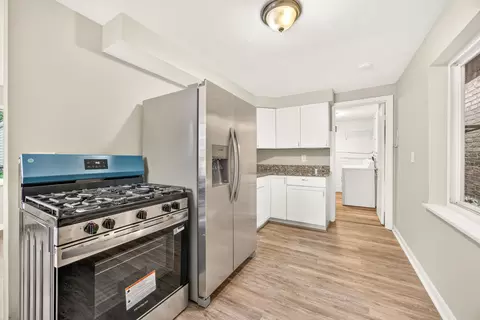 Kitchen - 902 Baker St, Covington, KY 41011 photo 2 of 3