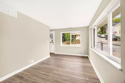 Living - 902 Baker St, Covington, KY 41011 photo 3 of 3