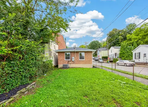 Exterior - 902 Baker St, Covington, KY 41011 photo 4 of 4