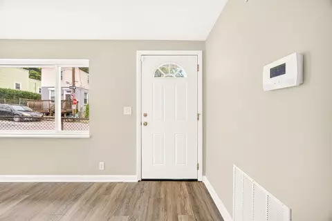 Entry Way - 902 Baker St, Covington, KY 41011 photo 2 of 2