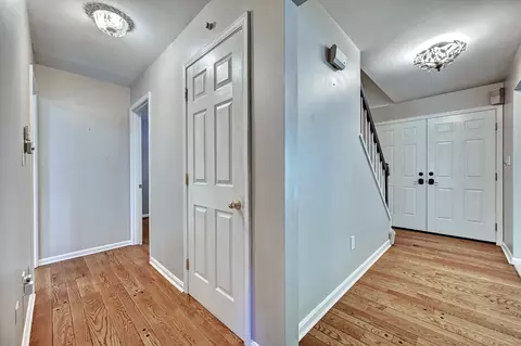 Entry Way - 447 White Oak Dr, Edgewood, KY 41017 photo 3 of 5