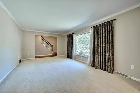 Living - 447 White Oak Dr, Edgewood, KY 41017 photo 5 of 7
