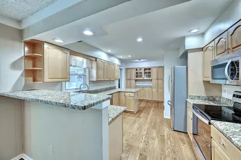 Kitchen - 447 White Oak Dr, Edgewood, KY 41017 photo 2 of 2