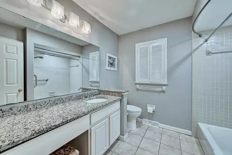 Bath - 447 White Oak Dr, Edgewood, KY 41017 photo 1 of 3