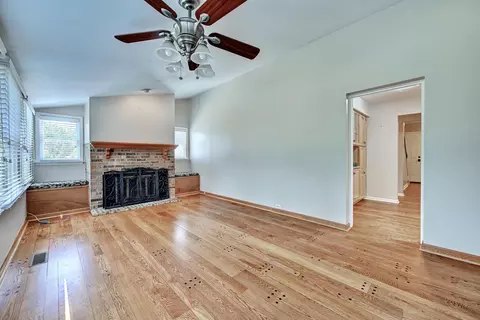 Living - 447 White Oak Dr, Edgewood, KY 41017 photo 4 of 7
