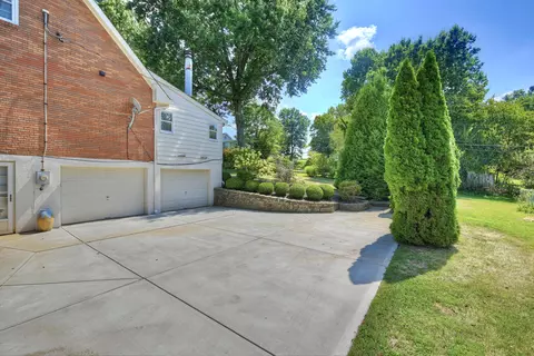Exterior - 447 White Oak Dr, Edgewood, KY 41017 photo 5 of 10