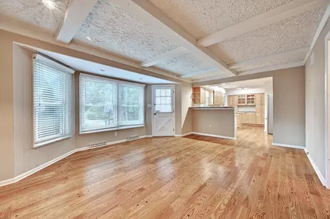 Living - 447 White Oak Dr, Edgewood, KY 41017 photo 2 of 7