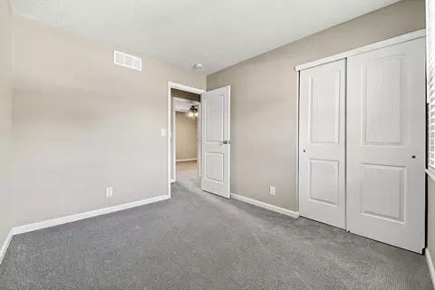 Bedroom - 2610 Brookview Dr, Villa Hills, KY 41017 photo 4 of 6