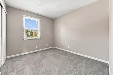 Bedroom - 2610 Brookview Dr, Villa Hills, KY 41017 photo 5 of 6
