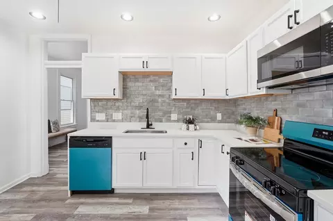 Kitchen - 1538 Nancy St, Covington, KY 41014 photo 2 of 3