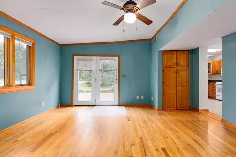 Living - 752 Rogers Rd, Villa Hills, KY 41017 photo 9 of 10