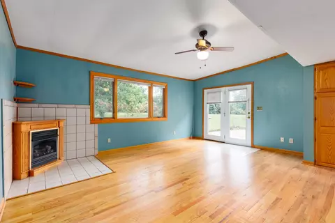 Living - 752 Rogers Rd, Villa Hills, KY 41017 photo 7 of 10