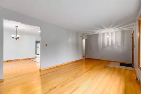 Living - 752 Rogers Rd, Villa Hills, KY 41017 photo 5 of 10