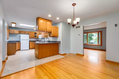 Living - 752 Rogers Rd, Villa Hills, KY 41017 photo 6 of 10