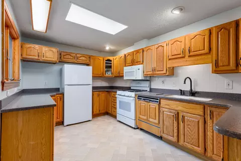 Kitchen - 752 Rogers Rd, Villa Hills, KY 41017 photo 1 of 3