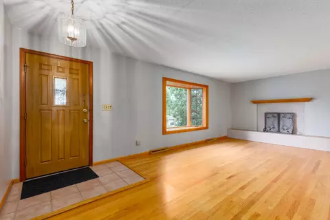Living - 752 Rogers Rd, Villa Hills, KY 41017 photo 1 of 10