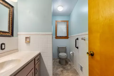 Bath - 752 Rogers Rd, Villa Hills, KY 41017 photo 1 of 3