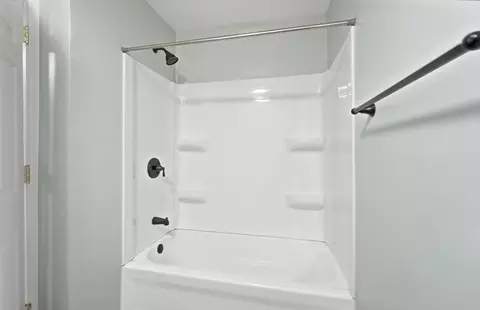 Bath - 843 Elm St, Ludlow, KY 41016 photo 2 of 2