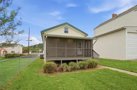 Exterior - 843 Elm St, Ludlow, KY 41016 photo 6 of 8