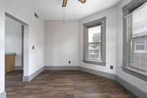Living - 209 Byrd St, Covington, KY 41011 photo 2 of 5