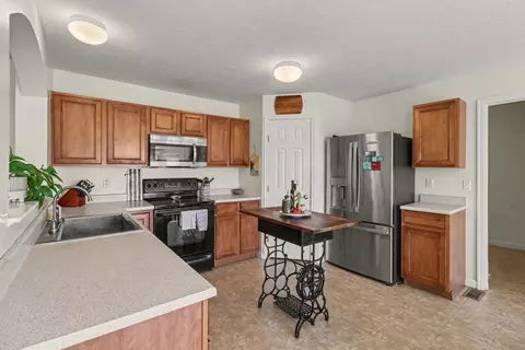 Kitchen - 2170 Algiers St, Union, KY 41091 photo 2 of 2