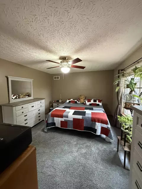 Bedroom - 1027 Buddleia Ct, Florence, KY 41042 photo 2 of 2