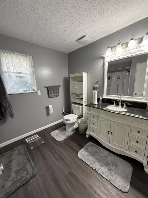 Bath - 1027 Buddleia Ct, Florence, KY 41042 photo 2 of 5